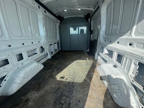 Used 2019 Ford Transit 250 image 10