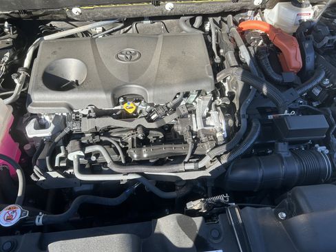 Used 2021 Toyota Venza XLE image 14