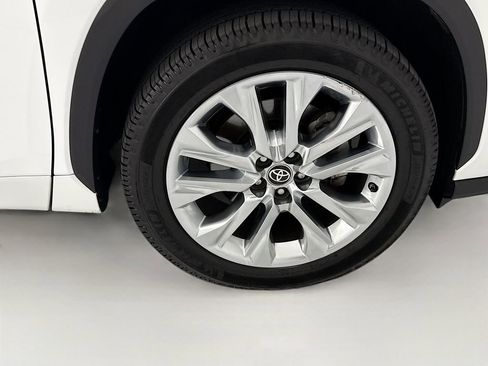 Used 2023 Toyota Highlander Limited FWD image 30