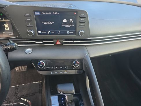 Used 2022 Hyundai Elantra SEL FWD image 21