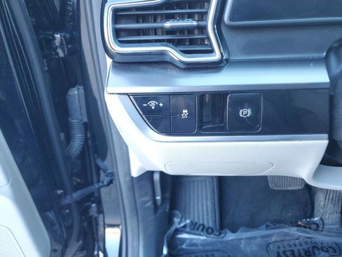 Certified 2024 Kia Sportage EX image 30