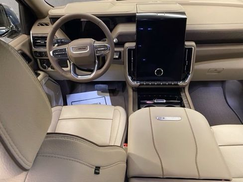 Used 2026 GMC Yukon Denali AWD/4WD image 2