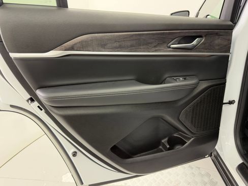 Used 2024 Jeep Grand Cherokee L Limited image 26