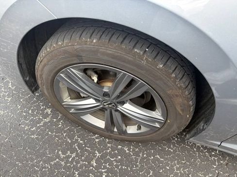 Used 2024 Volkswagen Jetta SE FWD image 10