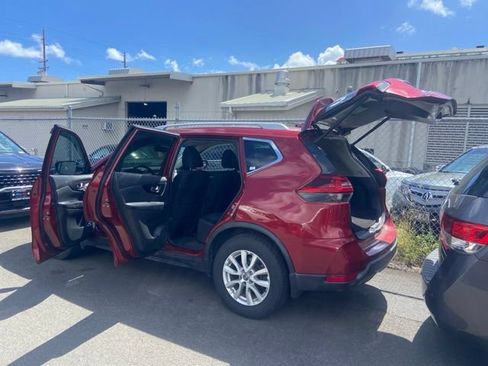 Used 2018 Nissan Rogue SV FWD image 17