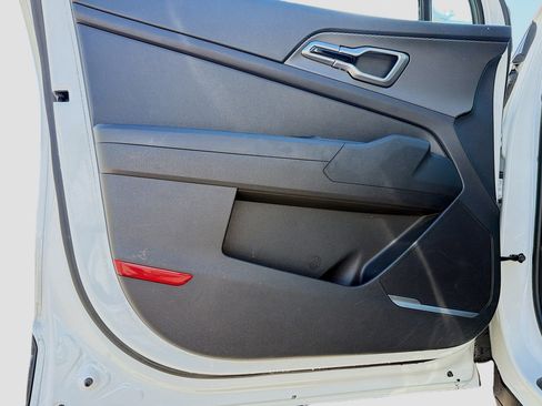 Used 2024 Kia Sportage LX image 21