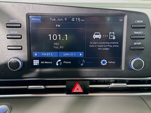 Used 2023 Hyundai Elantra SEL w/ Preferred Accessory Package FWD image 17