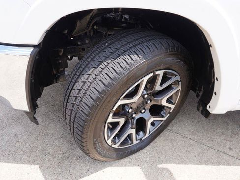 Used 2025 RAM 1500 Laramie AWD/4WD image 29