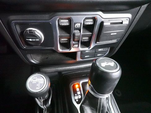 Used 2022 Jeep Wrangler Unlimited Sahara w/ Cold Weather Group AWD/4WD image 17