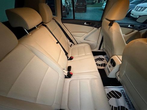 Used 2012 Volkswagen Tiguan SE image 12
