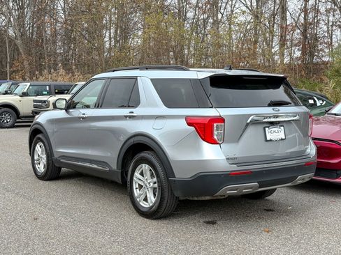 Certified 2022 Ford Explorer XLT w/ Equipment Group 202A image 4