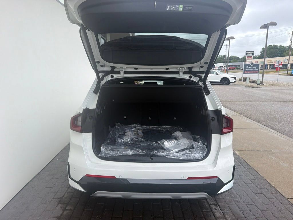 New 2027 BMW X1 xDrive28i AWD/4WD image 8