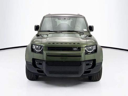 New 2026 Land Rover Defender 130 X-Dynamic SE AWD/4WD image 2