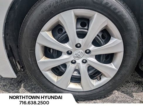 Used 2020 Toyota Corolla LE FWD image 36