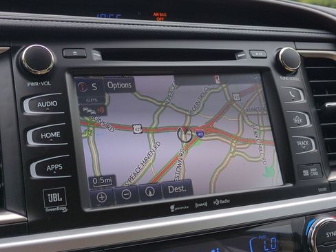 Used 2019 Toyota Highlander Limited Platinum FWD image 25