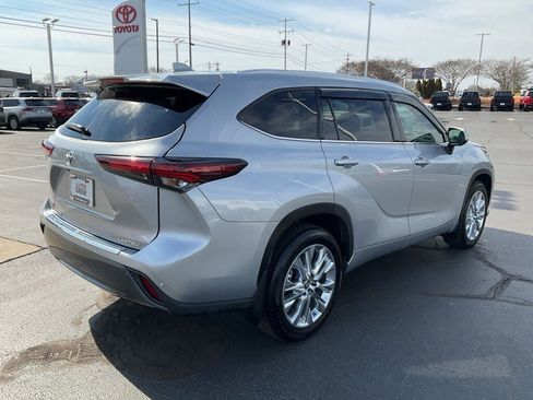 Used 2025 Toyota Highlander Limited image 23