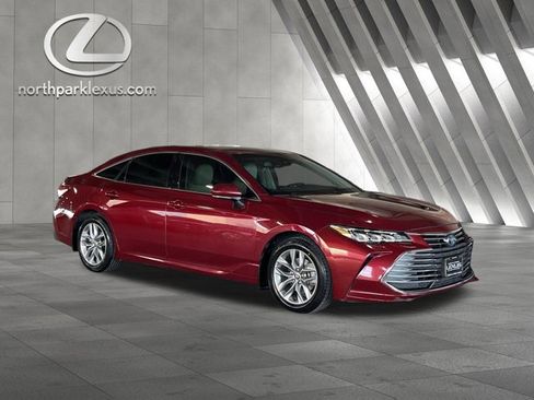 Used 2022 Toyota Avalon XLE w/ Moonroof Package image 5