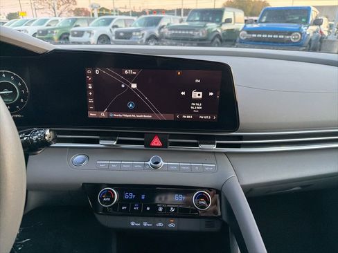 Used 2024 Hyundai Elantra SEL image 28