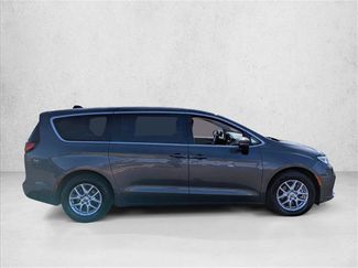 Used 2023 Chrysler Pacifica Touring-L video 4