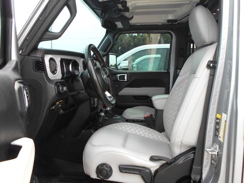 Certified 2021 Jeep Gladiator Overland AWD/4WD image 5