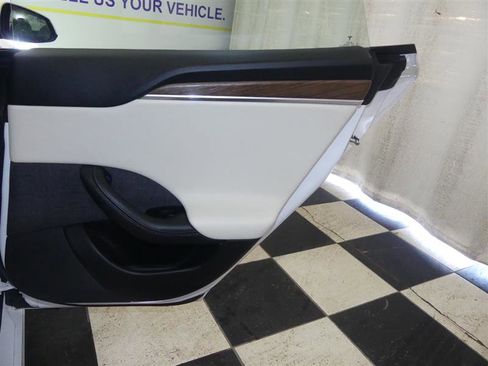 Used 2022 Tesla Model S image 24