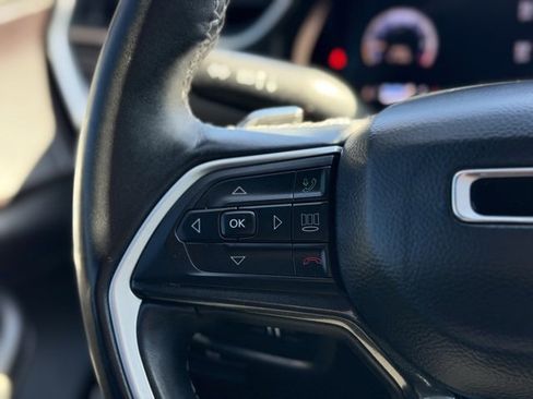 Used 2022 Jeep Grand Cherokee L Laredo image 30