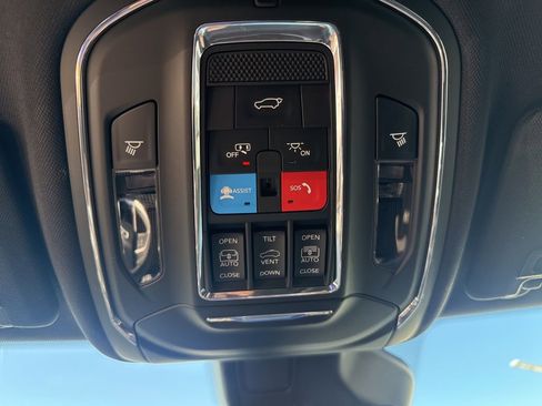 Certified 2024 Jeep Grand Cherokee Limited w/ Luxury Tech Group II image 25