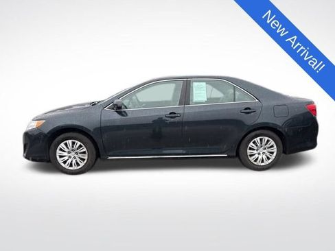 Used 2014 Toyota Camry LE image 4
