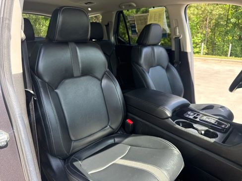 Used 2025 Honda Pilot EX-L image 35