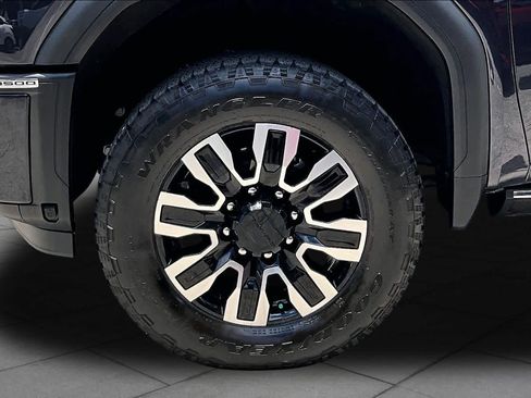 Used 2024 GMC Sierra 3500 Denali Ultimate AWD/4WD image 11