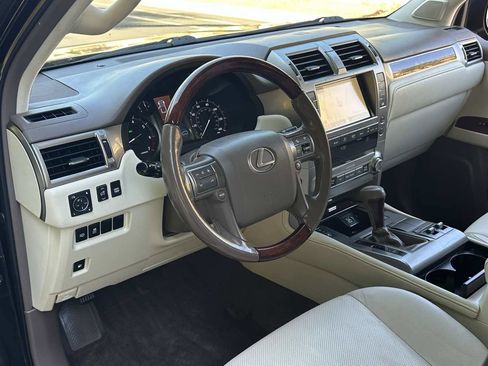 Used 2016 Lexus GX 460 w/ Premium Package AWD/4WD image 24
