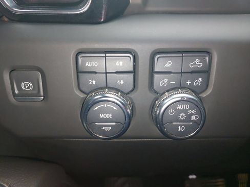 Used 2024 GMC Sierra 2500 Denali w/ Technology Package AWD/4WD image 27