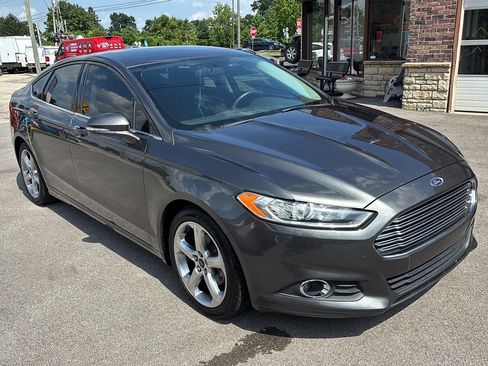 Used 2015 Ford Fusion SE w/ Equipment Group 201A FWD image 18