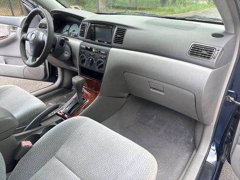 Used 2004 Toyota Corolla LE FWD image 19