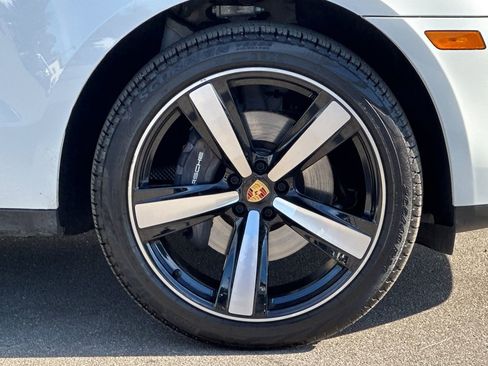 Used 2025 Porsche Macan image 42