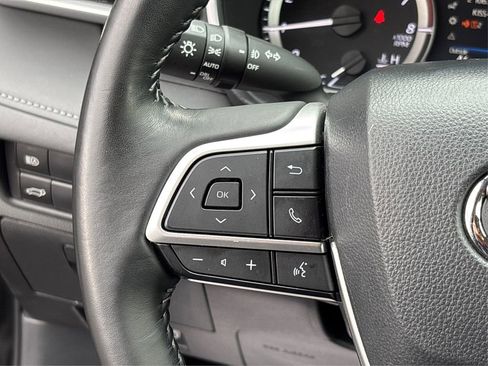 Used 2024 Toyota Highlander XLE image 31