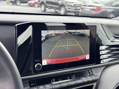 Used 2025 Toyota Camry SE FWD image 18