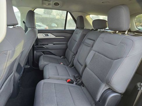 Used 2025 Ford Explorer Active image 17