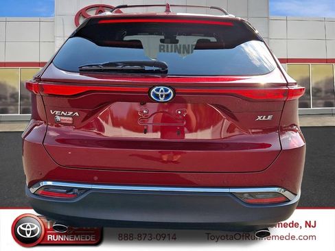 Certified 2024 Toyota Venza XLE AWD/4WD image 5