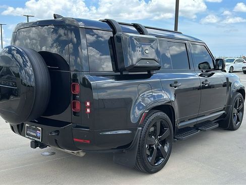 Used 2024 Land Rover Defender 130 X-Dynamic SE AWD/4WD image 12