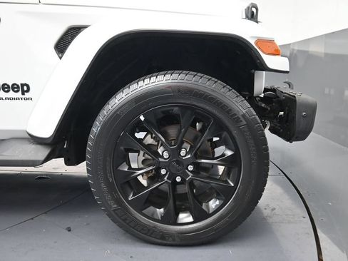 Used 2023 Jeep Gladiator Overland AWD/4WD image 5