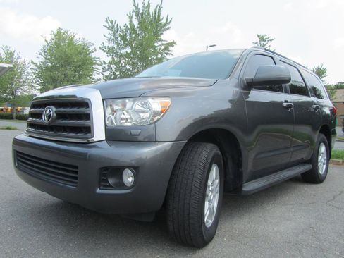 Used 2011 Toyota Sequoia SR5 w/ Premium Pkg AWD/4WD image 5