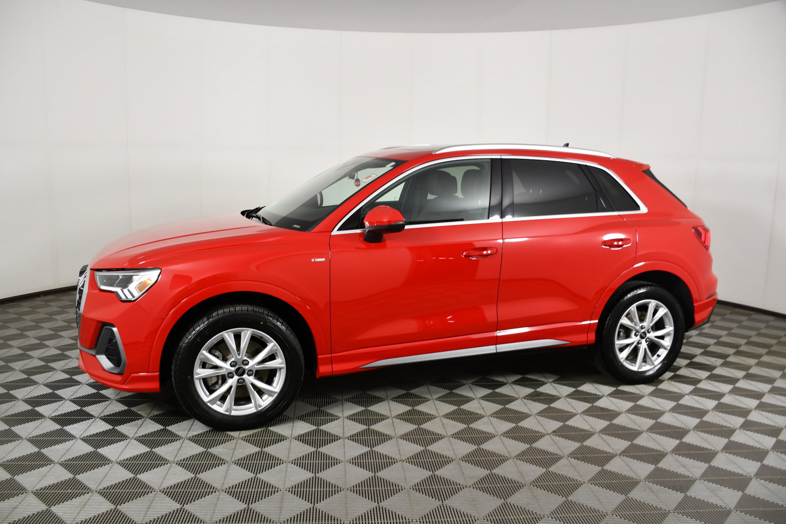 Used 2025 Audi Q3 2.0T Premium AWD/4WD image 9