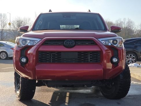 Used 2022 Toyota 4Runner SR5 Premium image 3