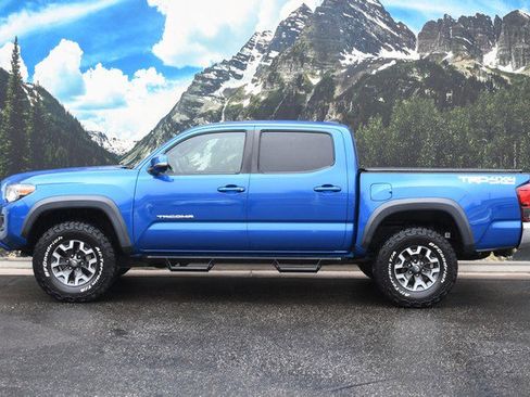 Certified 2018 Toyota Tacoma TRD Off-Road image 7