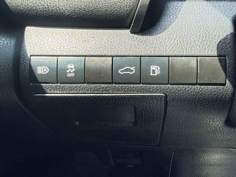 Used 2018 Toyota Camry XSE FWD image 18