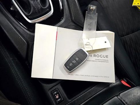 Used 2018 Nissan Rogue SV image 23