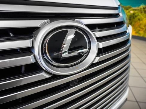 Used 2024 Lexus LX 600 4WD w/ Luxury Package image 28