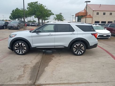 Used 2025 Ford Explorer Platinum w/ LUX Leather Package AWD/4WD image 4