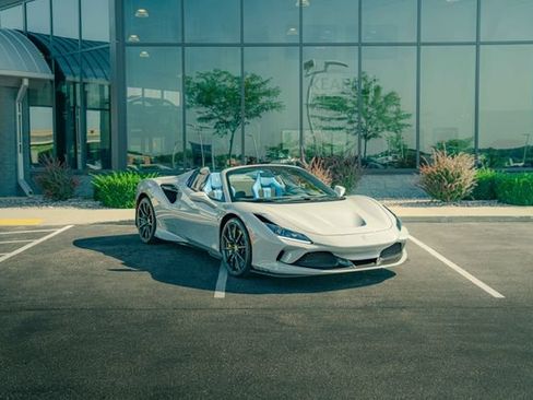 Used 2023 Ferrari F8 Tributo RWD image 31